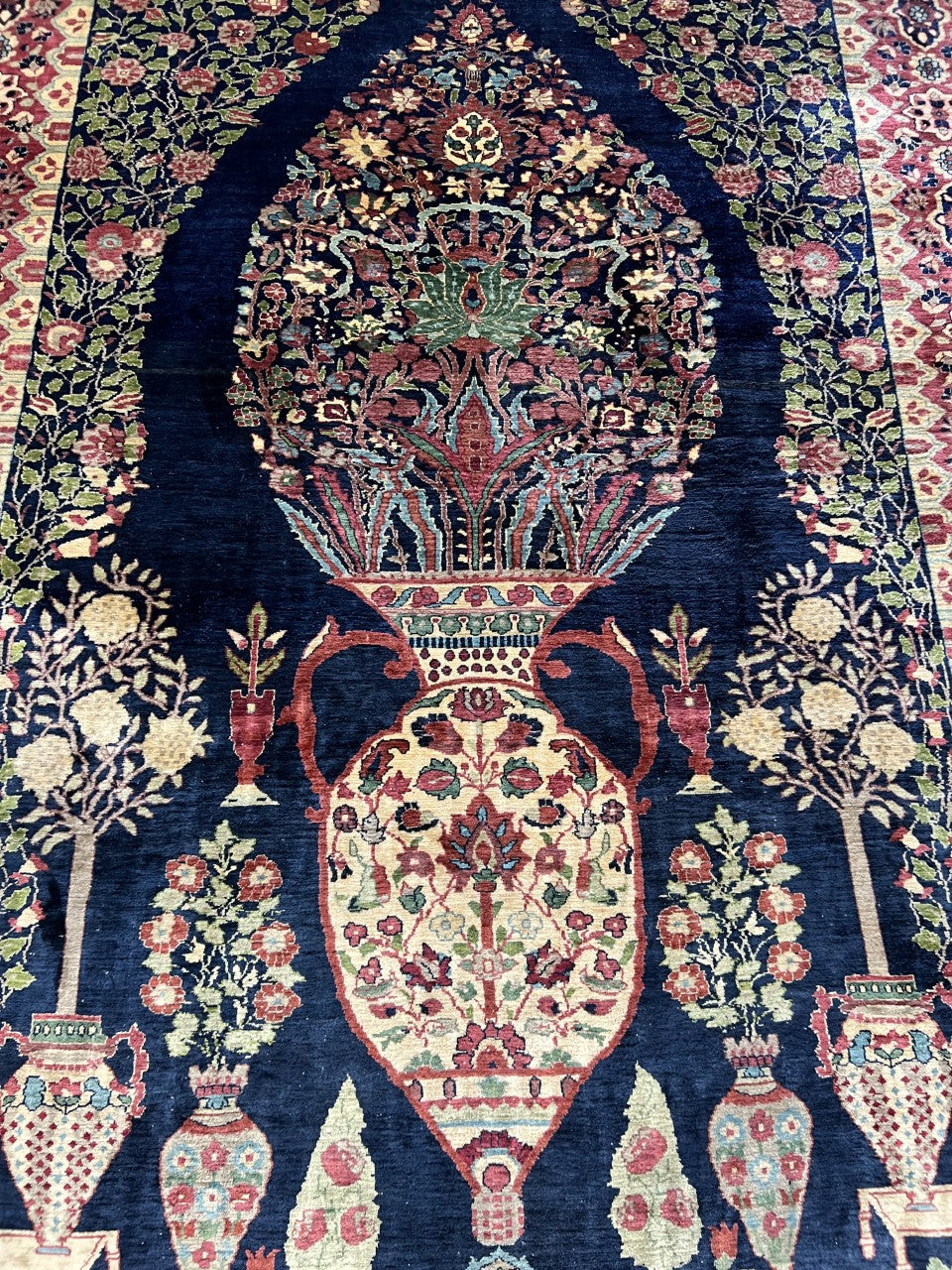 Amazing vintage decorative Indian silk rug - Hakiemie Rug Gallery
