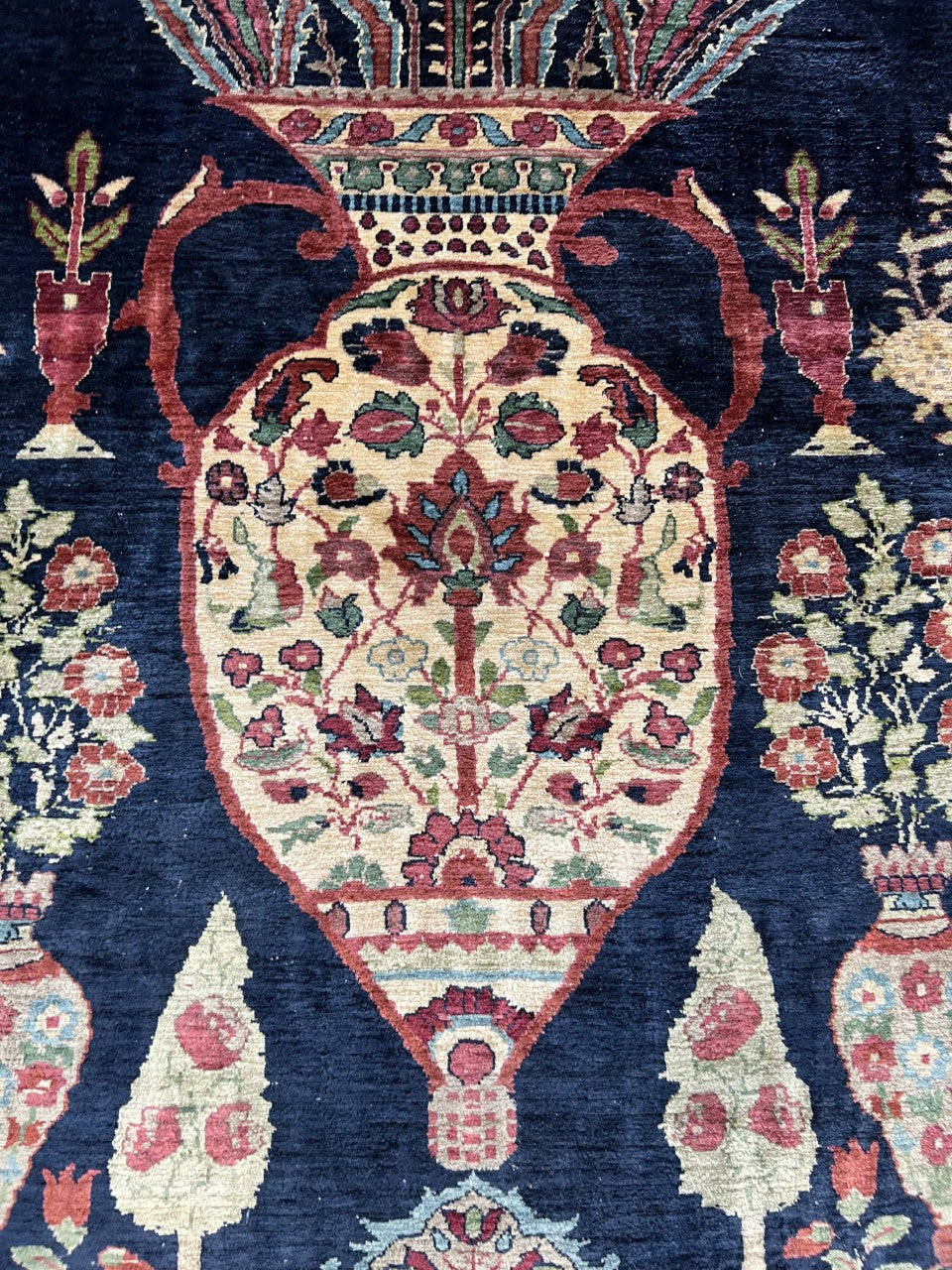 Amazing vintage decorative Indian silk rug - Hakiemie Rug Gallery