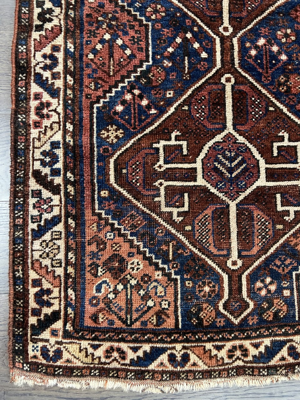 Stunning antique handmade Qashqai rug - Hakiemie Rug Gallery