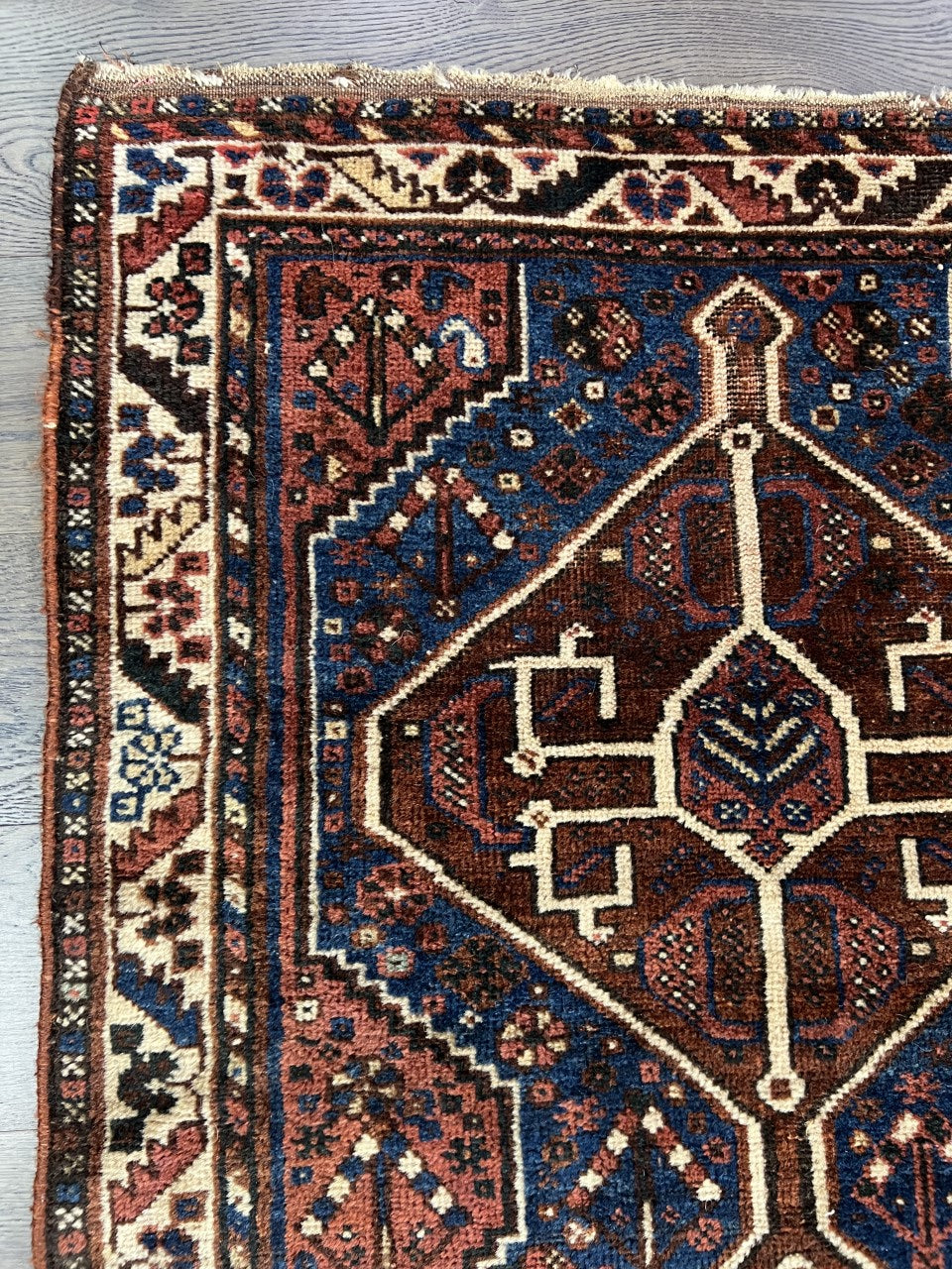 Stunning antique handmade Qashqai rug - Hakiemie Rug Gallery