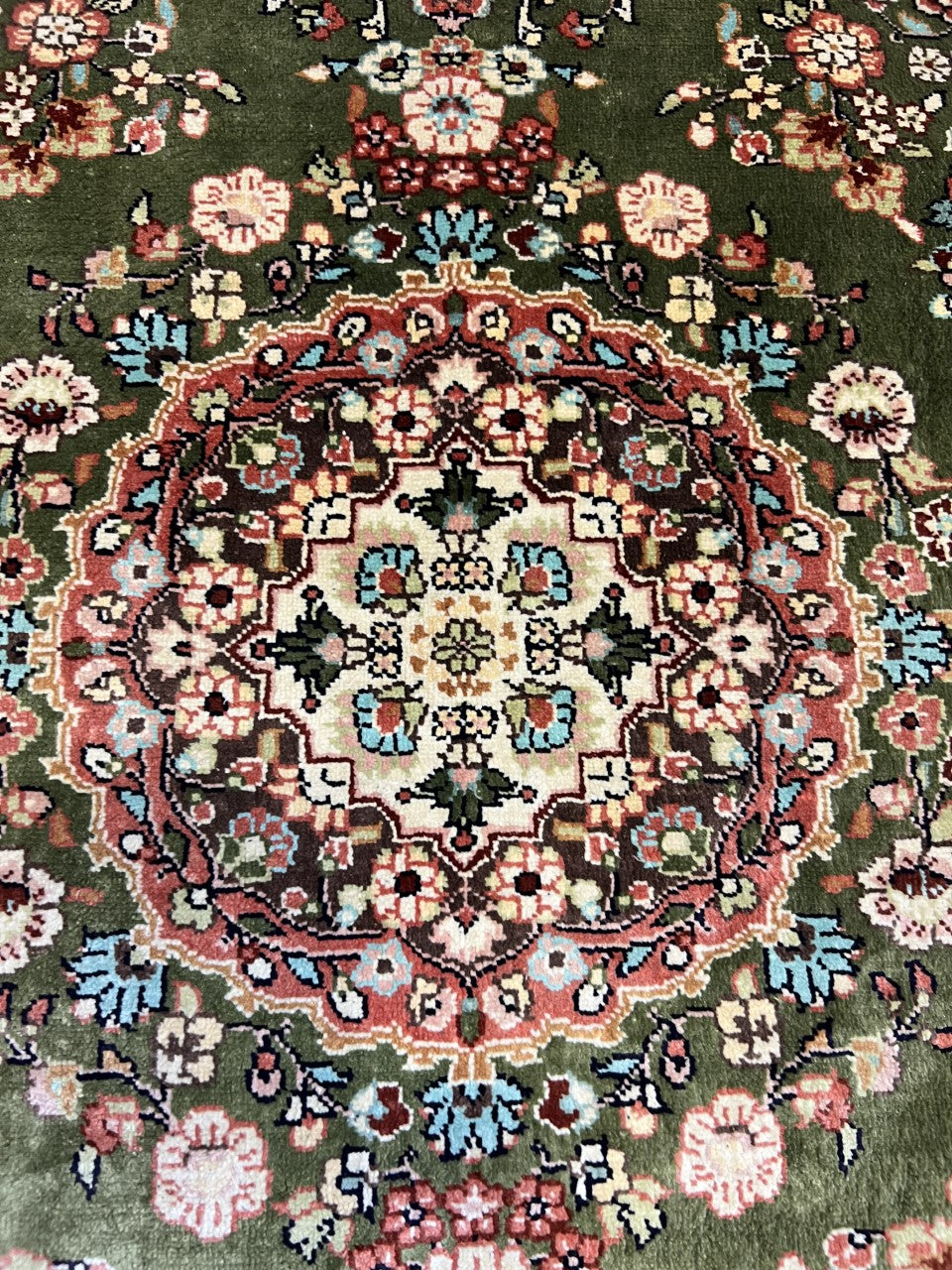 Beautiful vintage Handmade Turkish silk rug - Hakiemie Rug Gallery