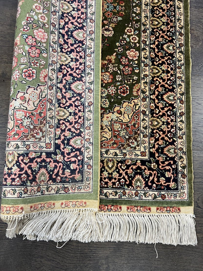 Beautiful vintage Handmade Turkish silk rug - Hakiemie Rug Gallery